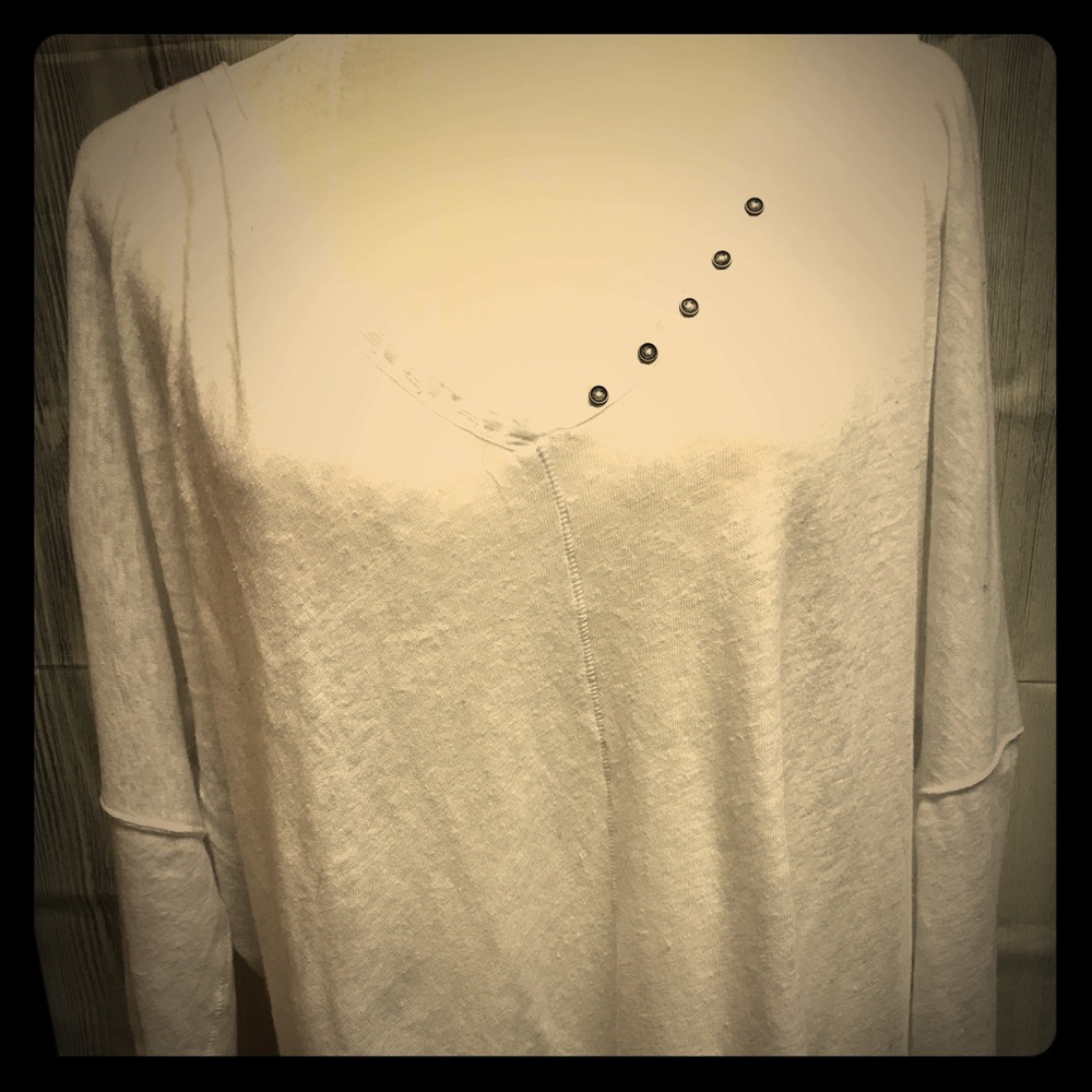 3/4 length sleeve tee.